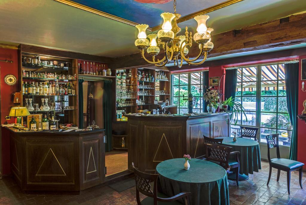 Tromcourt Hotel Couvin Buitenkant foto