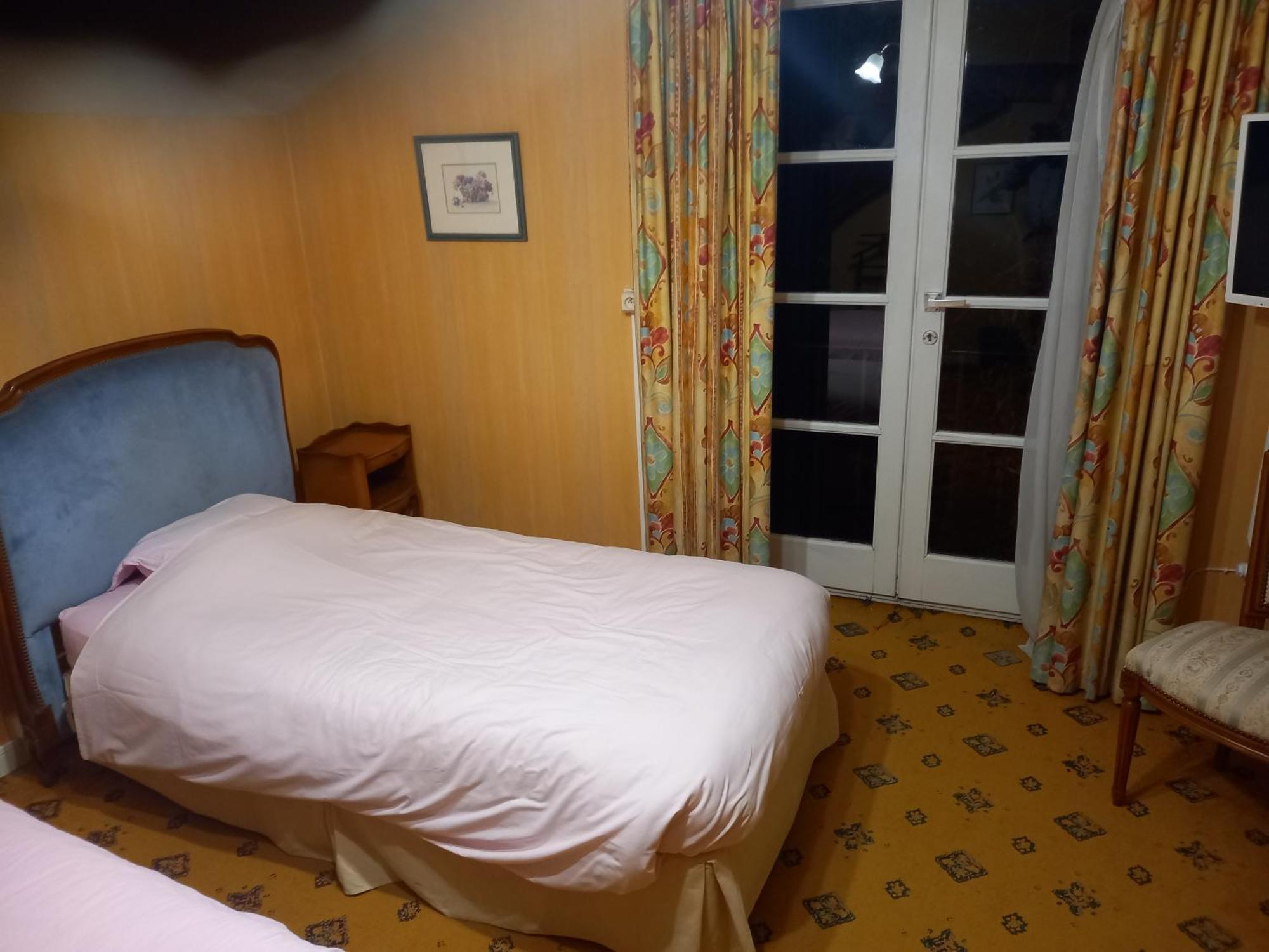 Tromcourt Hotel Couvin Buitenkant foto
